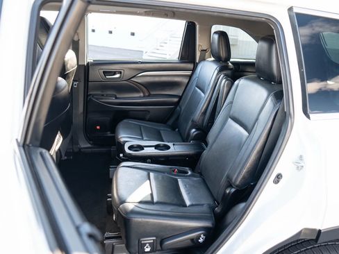Used 2017 Toyota Highlander Limited image 23