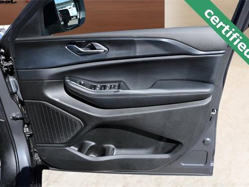 Used 2025 Jeep Grand Cherokee Laredo X image 11