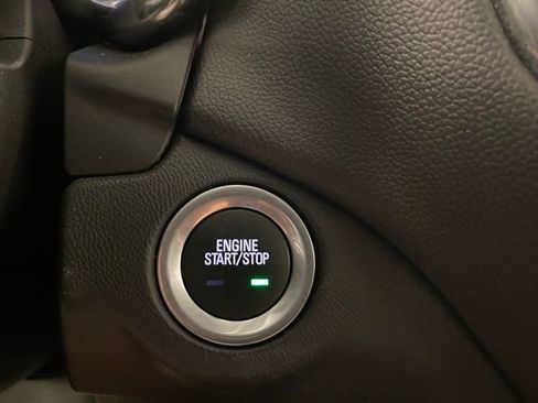 Used 2020 Chevrolet Equinox LT w/ Driver Convenience Package image 17