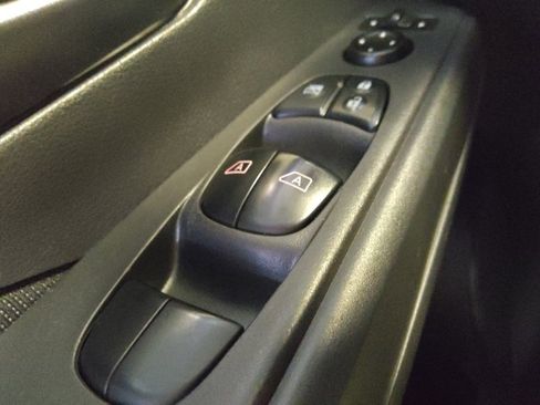 Used 2023 Nissan Kicks S FWD image 27