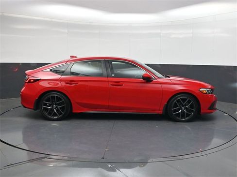 Used 2022 Honda Civic Sport Touring image 3