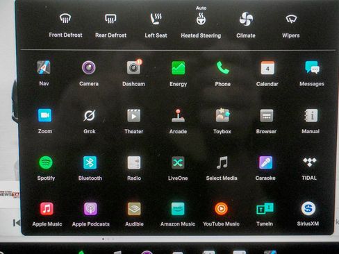 Used 2023 Tesla Model Y Long Range image 24