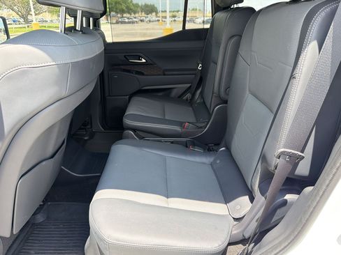 Used 2025 Lexus GX 550 w/ Accessory Package (2T) AWD/4WD image 19