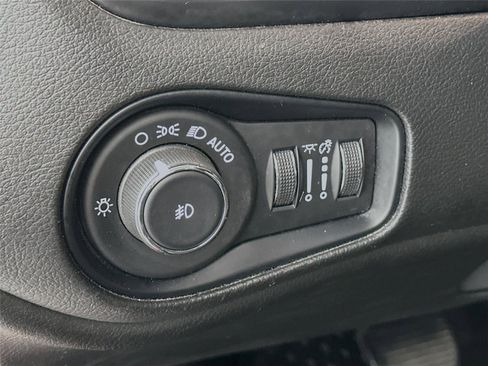 Used 2022 Jeep Renegade Latitude w/ Convenience Group image 10