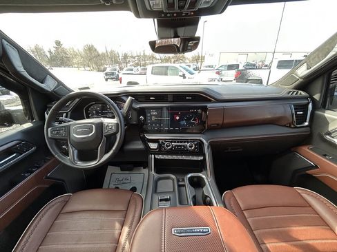 Used 2024 GMC Sierra 2500 Denali Ultimate image 3