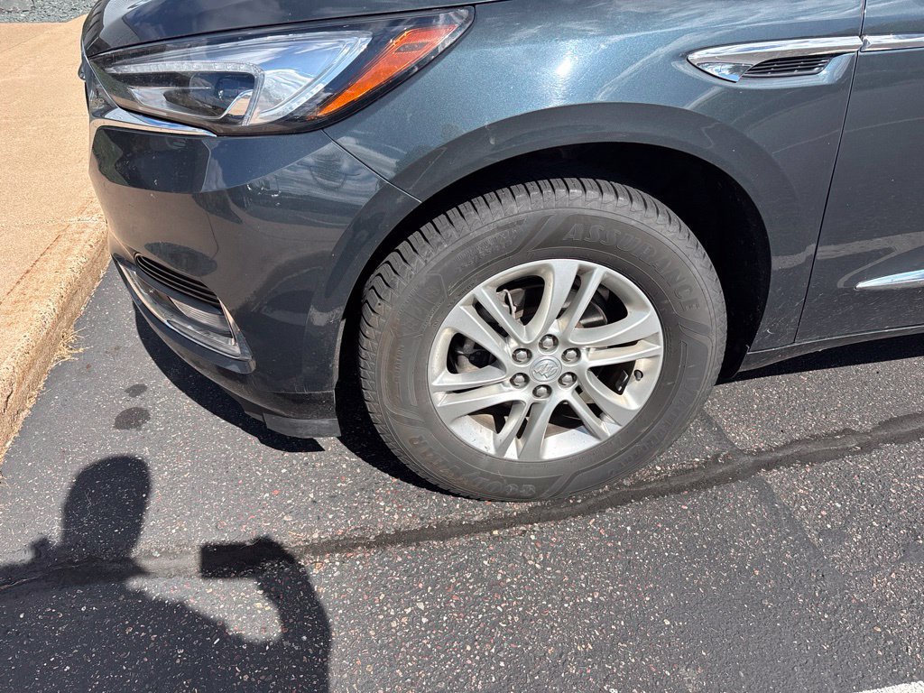 Used 2021 Buick Enclave Essence w/ Sound and Sites Package AWD/4WD image 2
