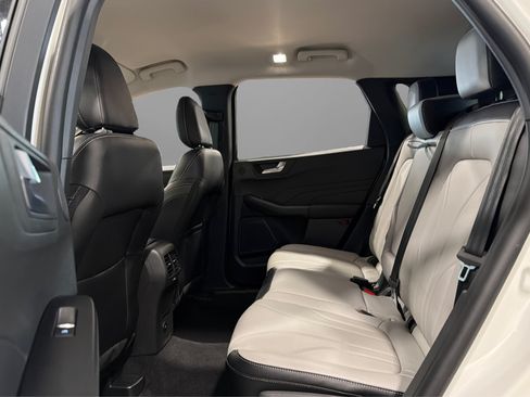 Used 2025 Ford Escape Platinum w/ Premium Technology Package AWD/4WD image 39