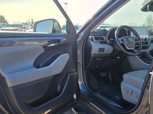 Used 2022 Toyota Highlander Platinum image 22