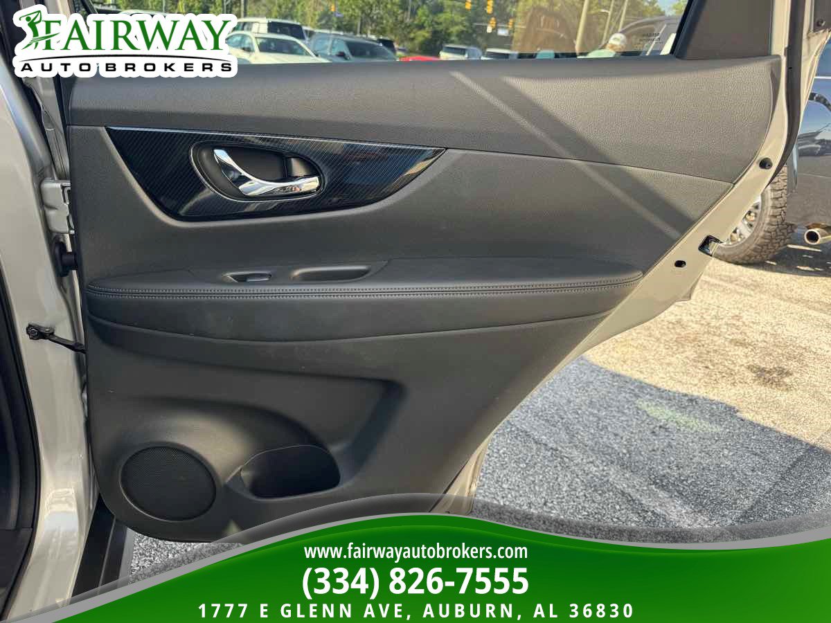 Used 2018 Nissan Rogue SL w/ Premium Package FWD image 31