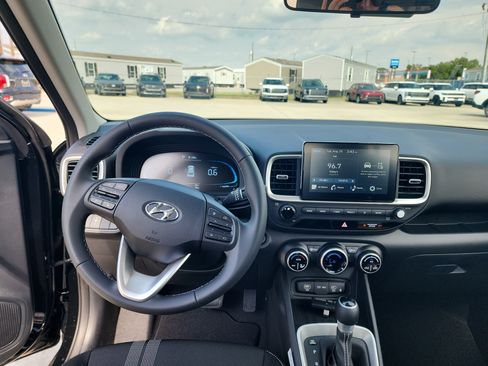 Used 2026 Hyundai Venue SEL FWD image 21