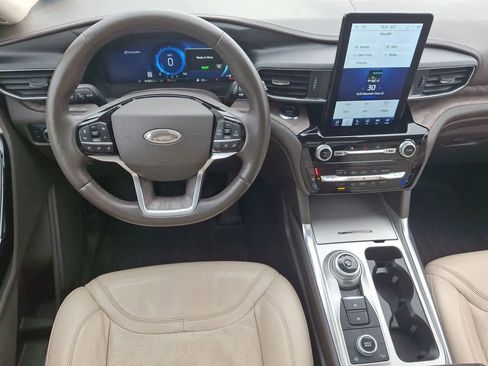 Certified 2022 Ford Explorer Platinum w/ Technology Package image 27