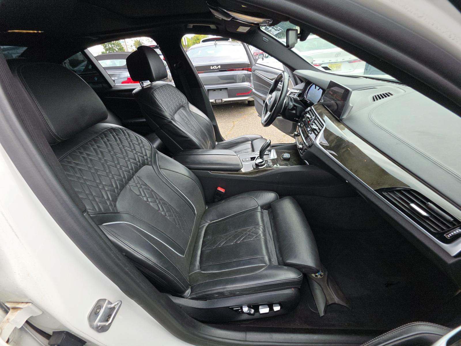 Used 2018 BMW M550i xDrive w/ Driving Assistance Package AWD/4WD image 8