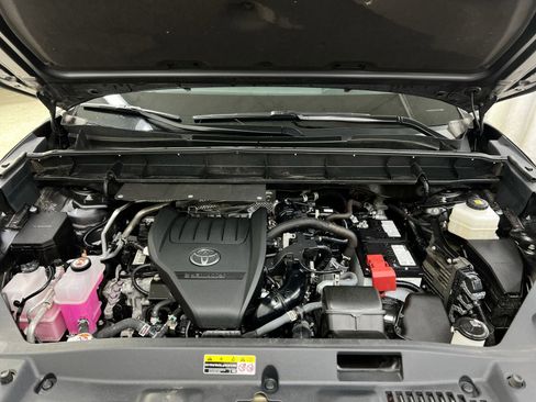 Used 2023 Toyota Highlander LE image 33