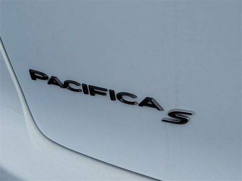 New 2023 Chrysler Pacifica Touring-L w/ S Appearance Package image 7