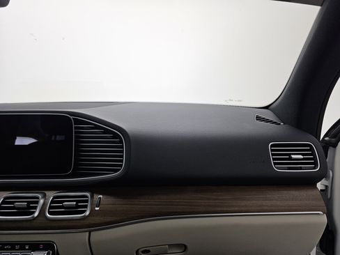 Used 2025 Mercedes-Benz GLE 450e 4MATIC image 16