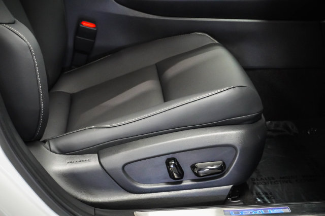 Certified 2025 Lexus UX 300h FWD w/ Accessory Package (Z2) image 25