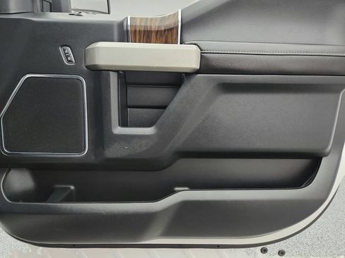 Used 2019 Ford F150 Lariat w/ Equipment Group 502A Luxury AWD/4WD image 28