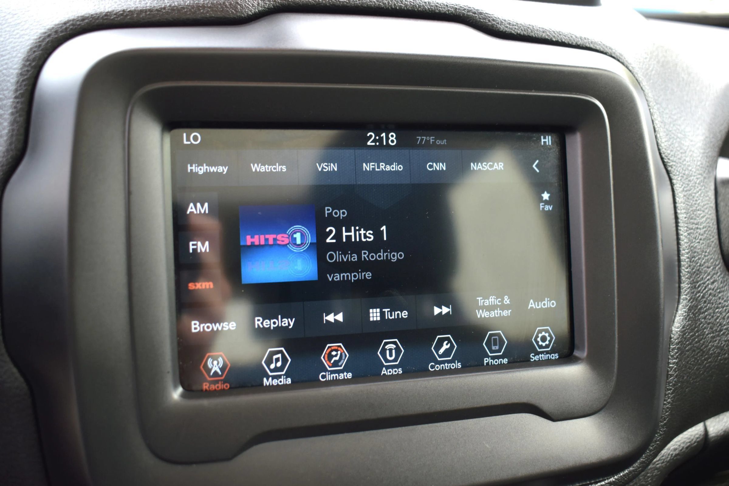 Used 2018 Jeep Renegade Altitude AWD/4WD image 24