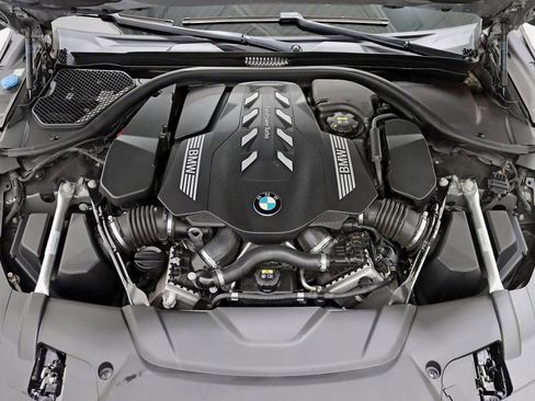 Used 2022 BMW 750i xDrive w/ Executive Package AWD/4WD image 44