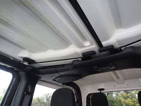 Used 2020 Jeep Wrangler Sport AWD/4WD image 29