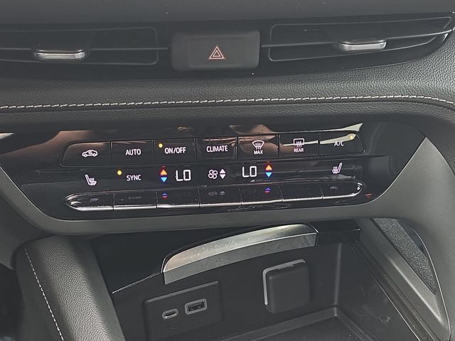 Used 2023 Buick Envision Preferred w/ Sport Touring Package AWD/4WD image 22