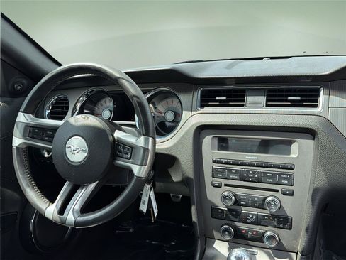 Used 2011 Ford Mustang GT Premium w/ Comfort Pkg RWD image 9