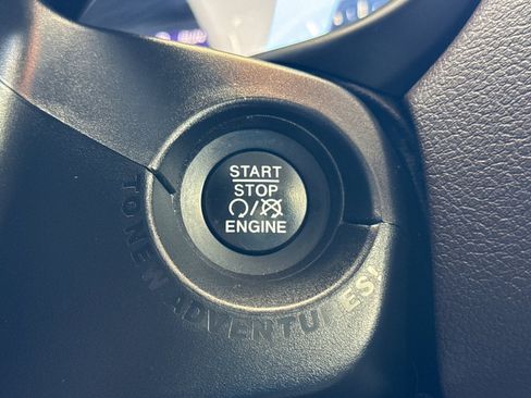 Used 2016 Jeep Renegade Latitude FWD image 17