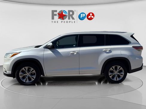 Used 2015 Toyota Highlander XLE image 2