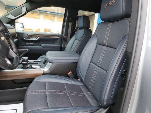 Used 2025 Chevrolet Silverado 1500 High Country w/ Technology Package image 11