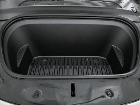 Used 2020 Tesla Model Y Long Range image 14