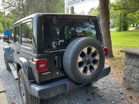 Used 2018 Jeep Wrangler Unlimited Sahara w/ Dual Top Group AWD/4WD image 7