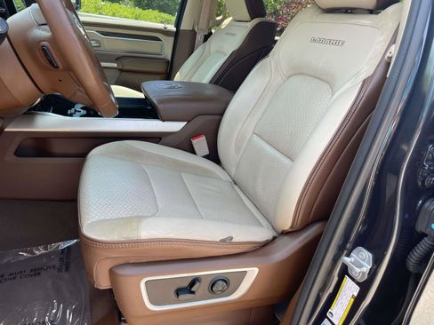 Used 2019 RAM 1500 Laramie AWD/4WD image 16