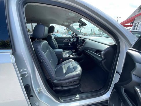 Used 2019 Chevrolet Traverse LT w/ LT Premium Package FWD image 19