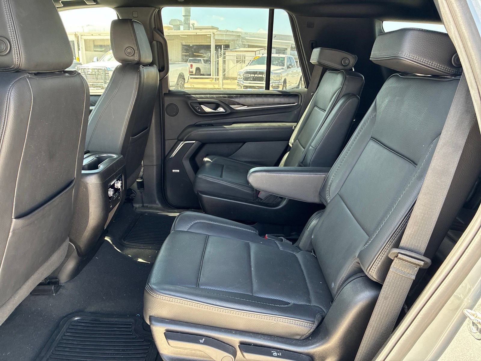 Used 2023 GMC Yukon Denali RWD image 15