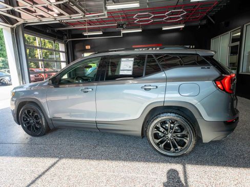 Used 2021 GMC Terrain SLE w/ Elevation Edition FWD image 2
