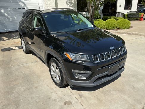 Used 2019 Jeep Compass Latitude w/ Popular Equipment Group image 2