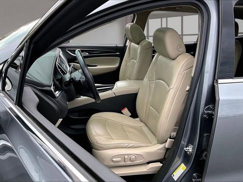 Used 2020 Buick Enclave Essence image 25