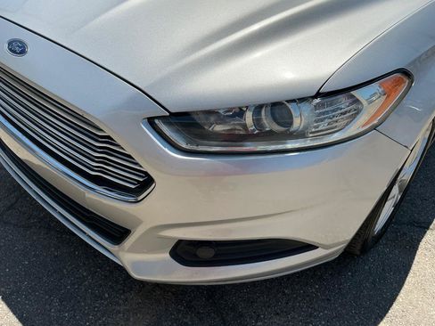 Used 2016 Ford Fusion SE FWD image 10