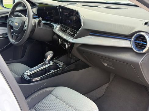 Used 2026 Chevrolet Trax LT FWD image 25