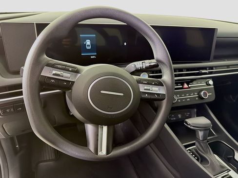 Used 2025 Hyundai Santa Cruz SE image 14