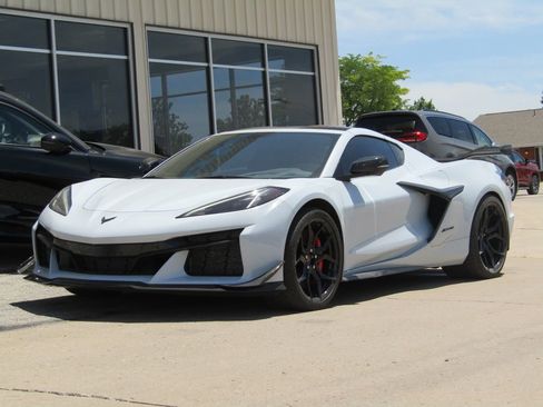 Used 2023 Chevrolet Corvette Z06 w/ Z07 Performance Package RWD image 20