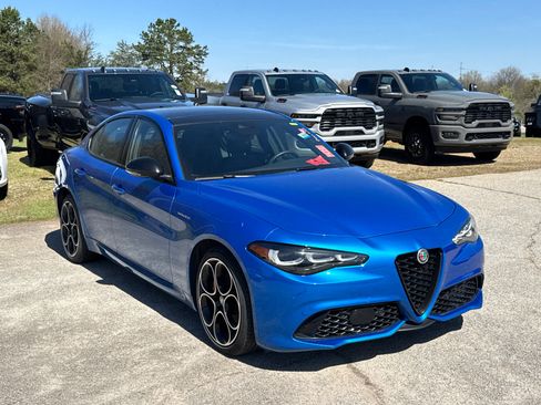 Used 2024 Alfa Romeo Giulia Veloce image 3