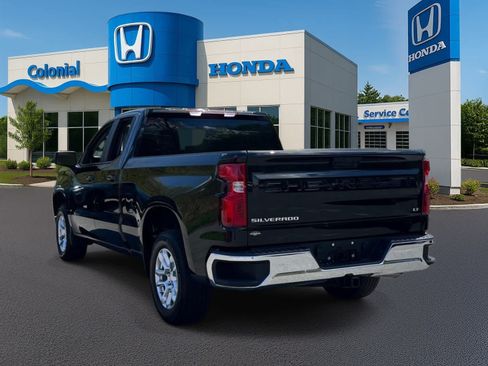 Used 2025 Chevrolet Silverado 1500 LT AWD/4WD image 4