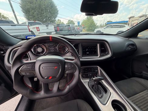 Used 2019 Dodge Challenger SXT RWD image 12