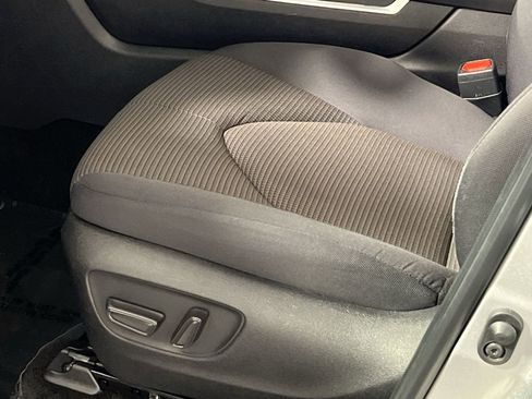 Used 2025 Toyota Highlander LE image 14