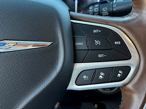 Used 2019 Chrysler Pacifica Limited w/ Tire & Wheel Group image 18