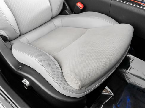 Used 2009 Nissan GT-R Premium image 32