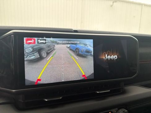 Used 2024 Jeep Wrangler Unlimited Rubicon AWD/4WD image 23