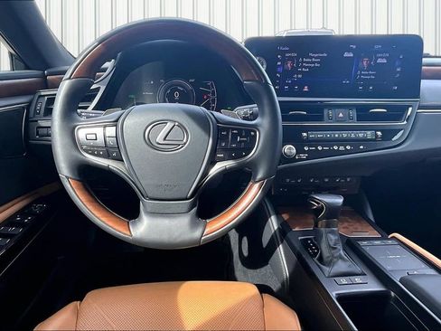 Used 2022 Lexus ES 300h w/ Accessory Package 2 image 2