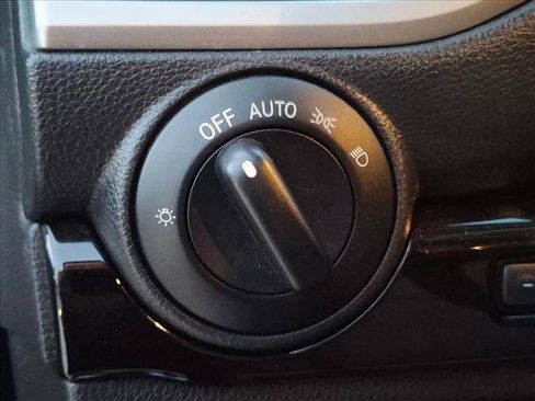 Used 2020 Nissan Titan SV w/ SV Convenience Package AWD/4WD image 13